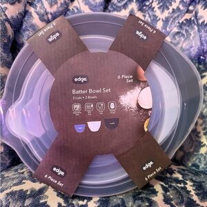 Edge Batter Bowl Set with Blue and White Lids